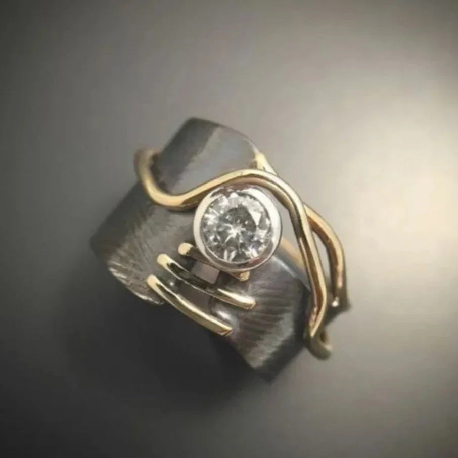 Antonina – Vintage Dark Silver Zirconia Ring