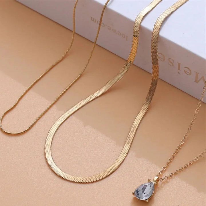 Raylee – Collier avec pendentif en zircone dorée superposée